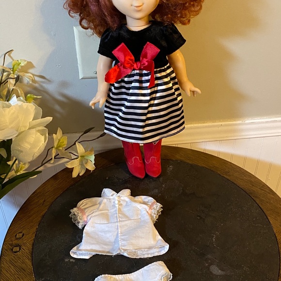 Fancy Nancy 18 inch doll - Picture 3 of 6